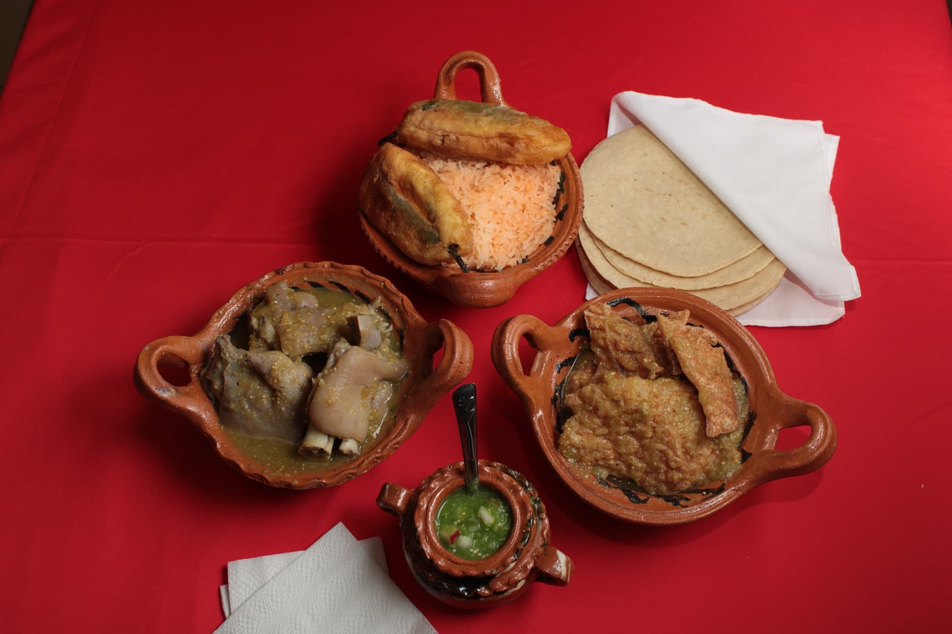 Platillos de comida casera del Café Bar Los 7 Elefantes