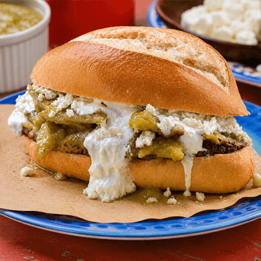 Torta chilaquiles c/chuleta asada